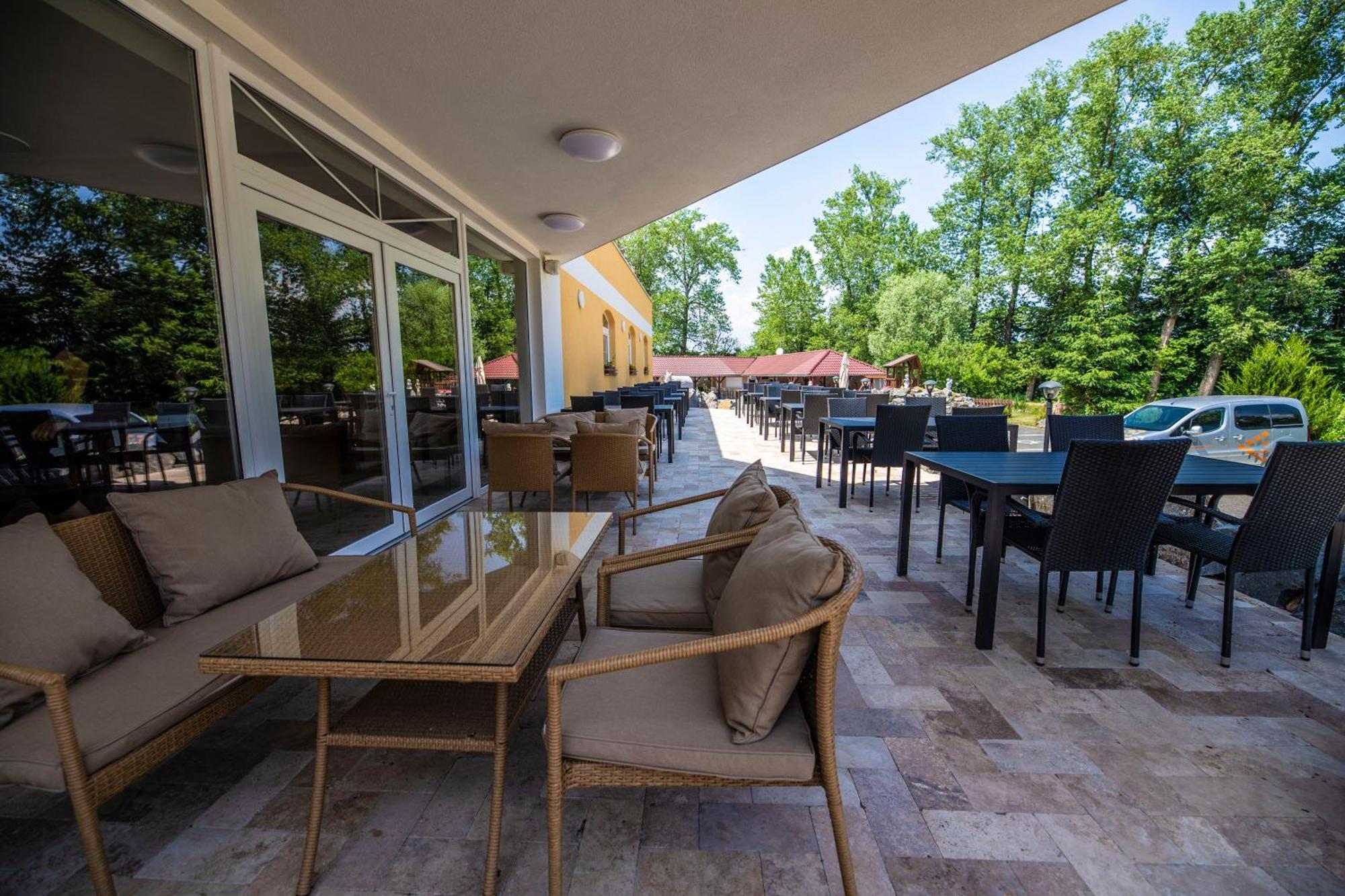 Hotel Allvet Drnovice  Bagian luar foto