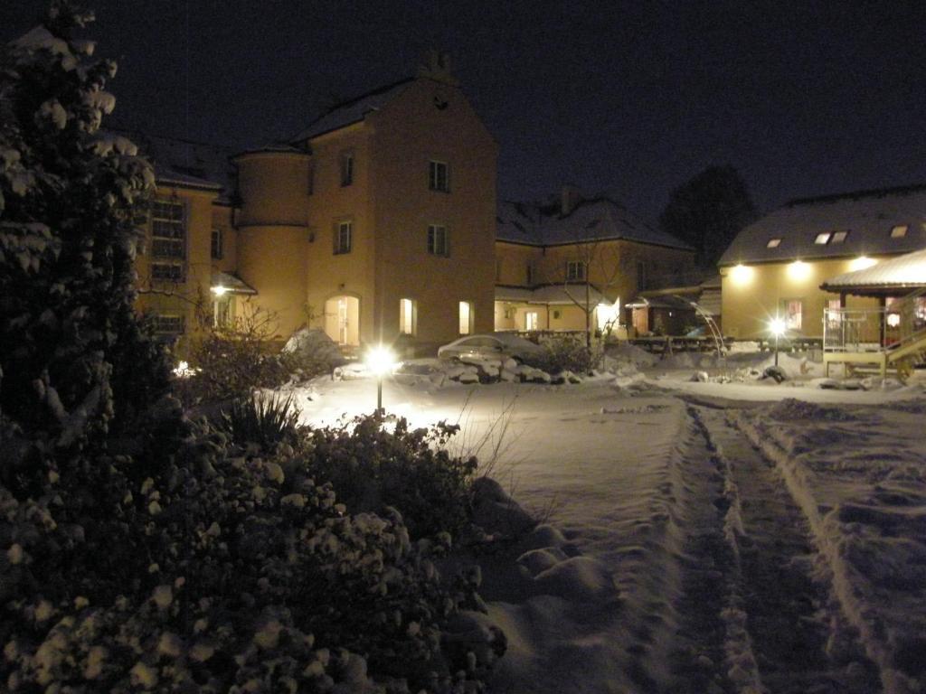 Hotel Allvet Drnovice  Bagian luar foto