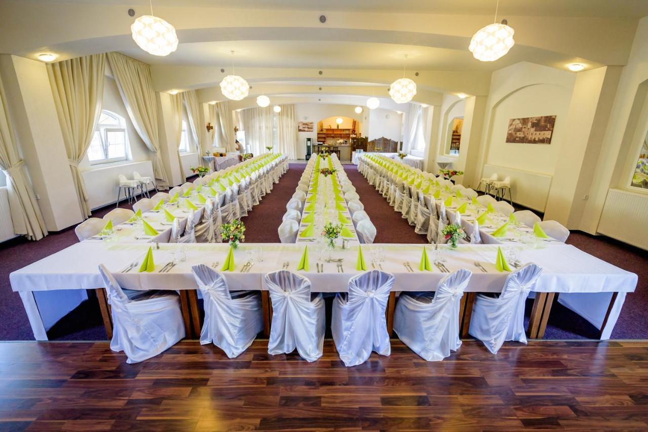 Hotel Allvet Drnovice  Bagian luar foto